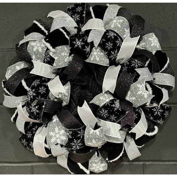 Winter Christmas Wreath, Black and Silver 22 Inch Deco mesh - Picture 1 of 6